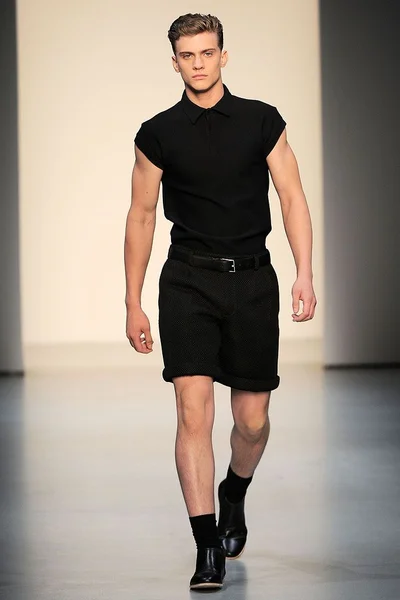 Look 3